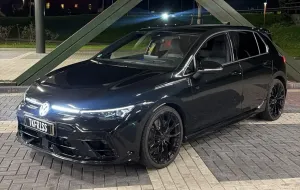 Huur Volkswagen Golf 8.5R Black Edition