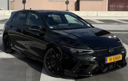 Huur Volkswagen Golf 8.5R + Akra