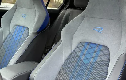 Huur Volkswagen Golf 8R Performance