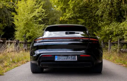 Huur Porsche Taycan