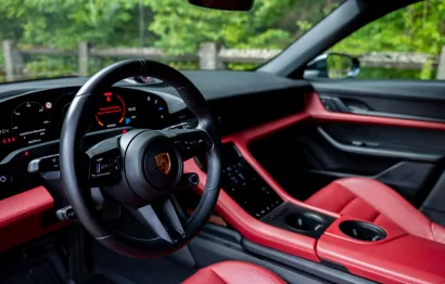 Huur Porsche Taycan