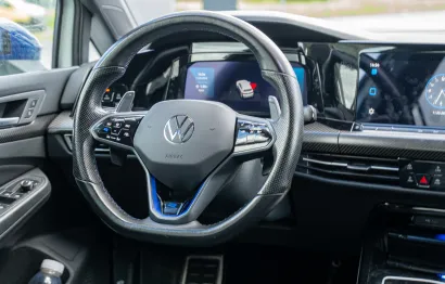 Huur Volkswagen Golf 8R 20 Years Edition