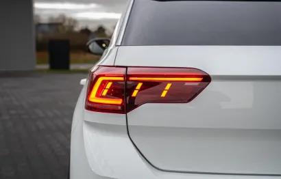 Huur Volkswagen T-Roc R + Akra