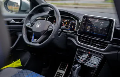 Huur Volkswagen T-Roc R + Akra