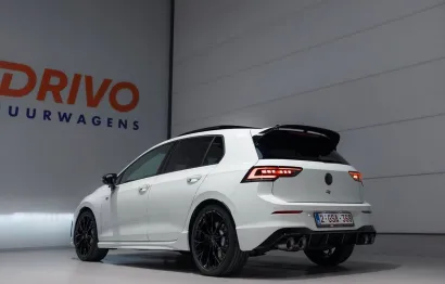 Huur Volkswagen Golf 8.5R Black Edition