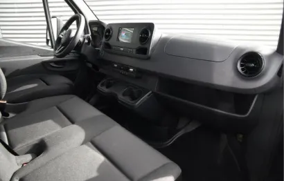 Huur Mercedes bakwagen (Laadklep)
