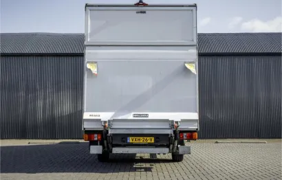 Huur Mercedes bakwagen (Laadklep)