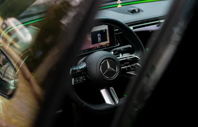 Huur Mercedes Benz E300e
