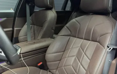 Huur BMW M760i (2026)
