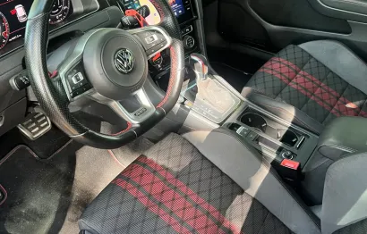 Huur Volkswagen Golf 7.5 GTI TCR