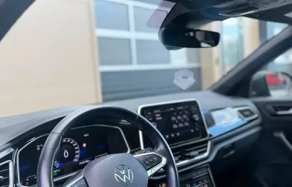Huur Volkswagen T-Roc R-Line