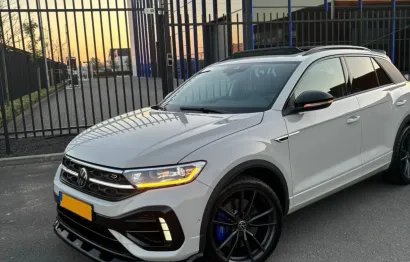 Huur Volkswagen T-Roc R + Akra