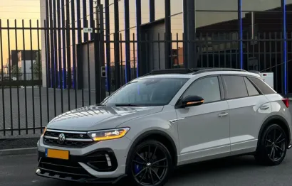 Huur Volkswagen T-Roc R + Akra