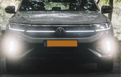 Huur Volkswagen T-Roc R + Akra