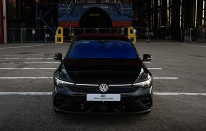 Huur Volkswagen Golf 8.5R Black Edition