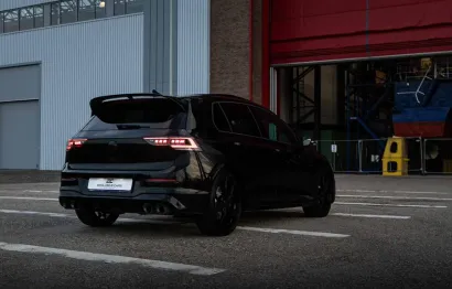 Huur Volkswagen Golf 8.5R Black Edition