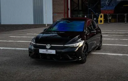 Huur Volkswagen Golf 8.5R Black Edition