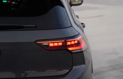 Huur Volkswagen Golf 8.5R Black Edition