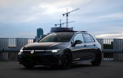 Huur Volkswagen Golf 8.5R Black Edition