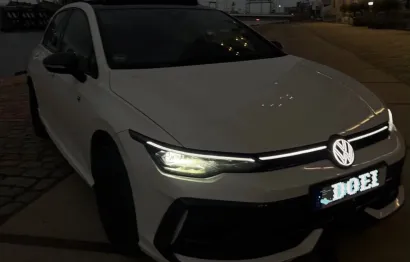 Huur Volkswagen Golf 8.5R + Akra