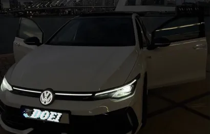 Huur Volkswagen Golf 8.5R + Akra