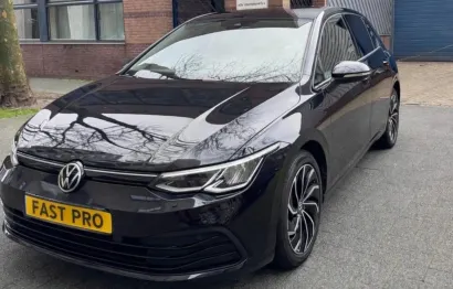 Huur Volkswagen Golf 8 eTSI
