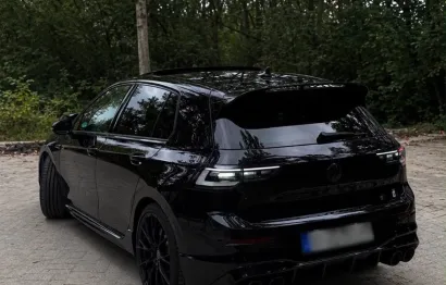Huur Volkswagen Golf 8.5R Black Edition