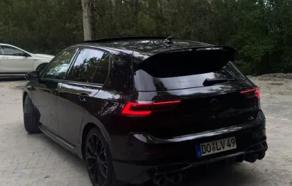 Huur Volkswagen Golf 8.5R Black Edition