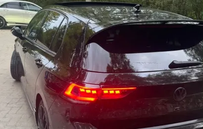 Huur Volkswagen Golf 8.5R Black Edition