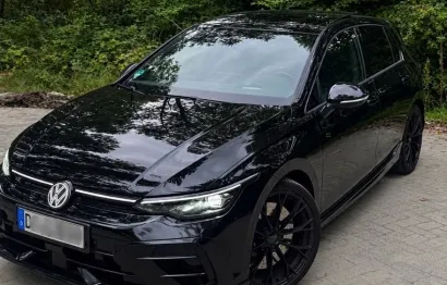 Huur Volkswagen Golf 8.5R Black Edition