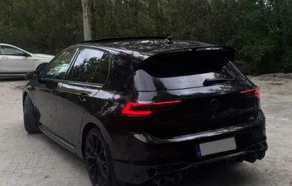 Huur Volkswagen Golf 8.5R Black Edition