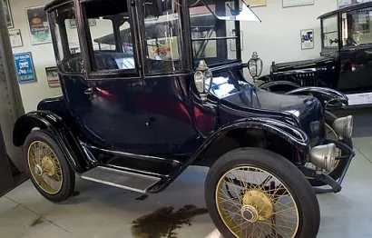 Huur Detroit Electric