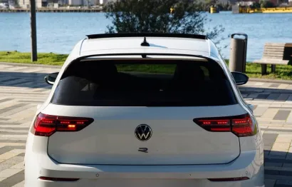 Huur Volkswagen Golf 8R 20 Years Edition