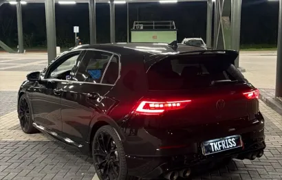 Huur Volkswagen Golf 8.5R Black Edition