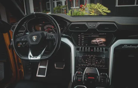 Huur Lamborghini Urus