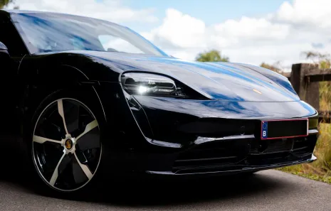 Huur Porsche Taycan