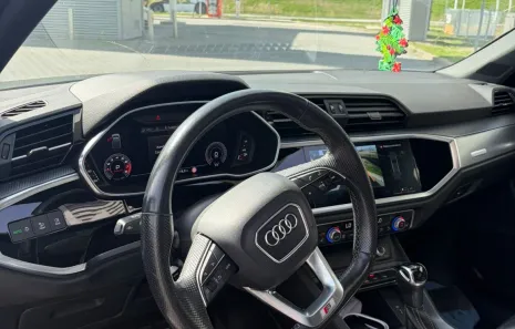 Huur Audi Q3 S-Line