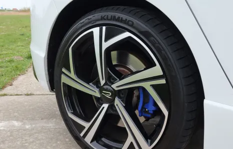 Huur Volkswagen Golf 8.5R