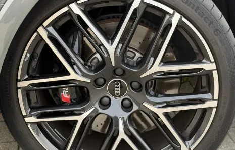 Huur Audi RSQ3 Performance 1/555 Edition