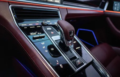 Huur Porsche Panamera 4S