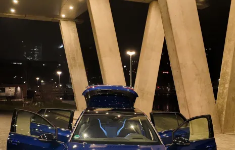 Huur Volkswagen Golf 8R + Akra