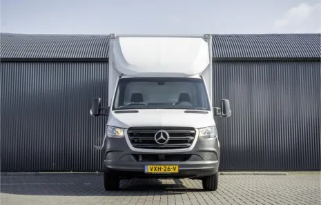 Huur Mercedes bakwagen (Laadklep)