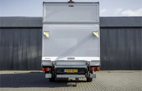 Huur Mercedes bakwagen (Laadklep)