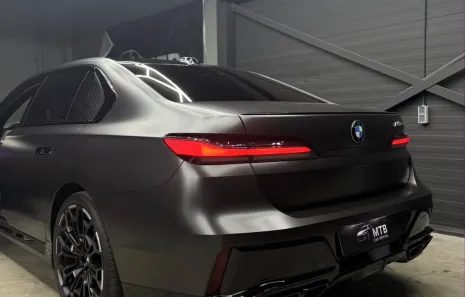 Huur BMW M760i (2026)