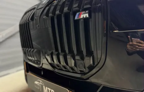 Huur BMW M760i (2026)