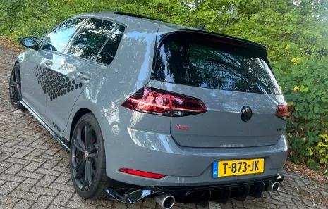 Huur Volkswagen Golf 7.5 GTI TCR