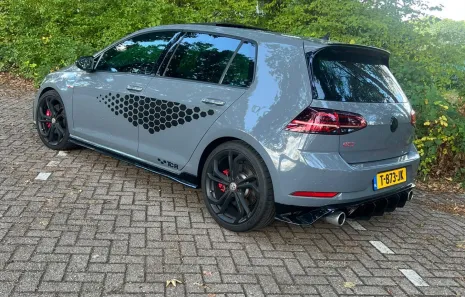 Huur Volkswagen Golf 7.5 GTI TCR