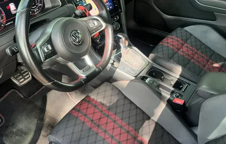 Huur Volkswagen Golf 7.5 GTI TCR