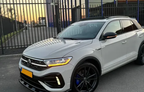 Huur Volkswagen T-Roc R + Akra
