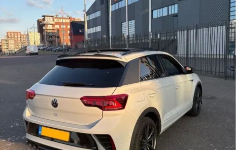 Huur Volkswagen T-Roc R + Akra